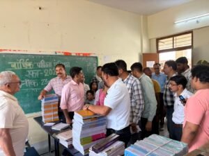 📚✨ *“एक ही छत के नीचे सस्ती किताबें: नेहरू विद्यालय पुस्तक मेले में उमड़ी भीड़, परिजनों को बड़ी राहत, देखिये पोलखोल की विशेष रिपोर्ट!”*✨📚