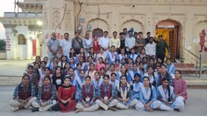 “नीट परीक्षार्थियों का नरसिंह मंदिर व नरसिंह तालाब भ्रमण: मानसिक और शारीरिक स्वास्थ्य को लेकर अनोखी पहल”!