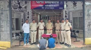 *टाटा शोरूम डकैती का खुलासा: खंडवा से 2 आरोपी गिरफ्तार, लूटा मोबाइल बरामद!*